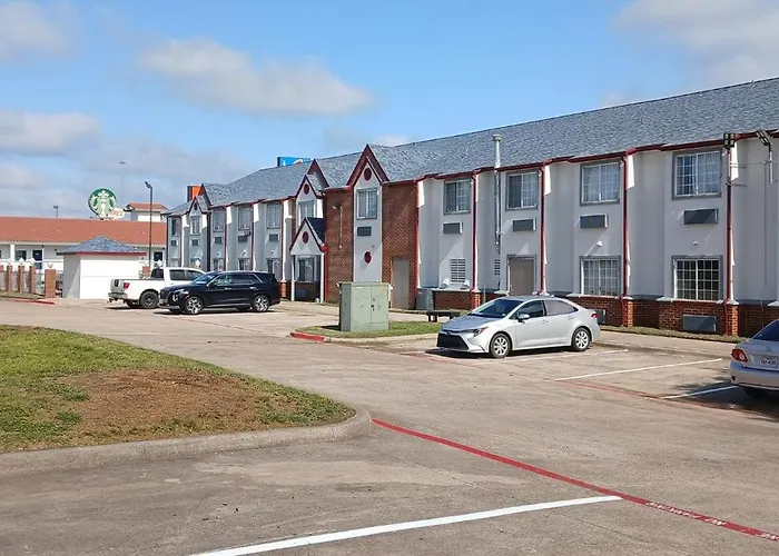 Red Roof Inn & Suites Euless - Dfw Airport Southwest