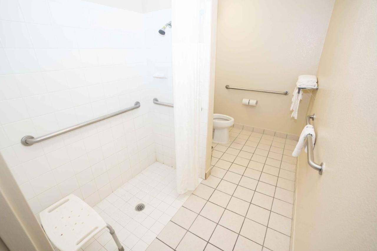Regency & Dfw Hotel 3*