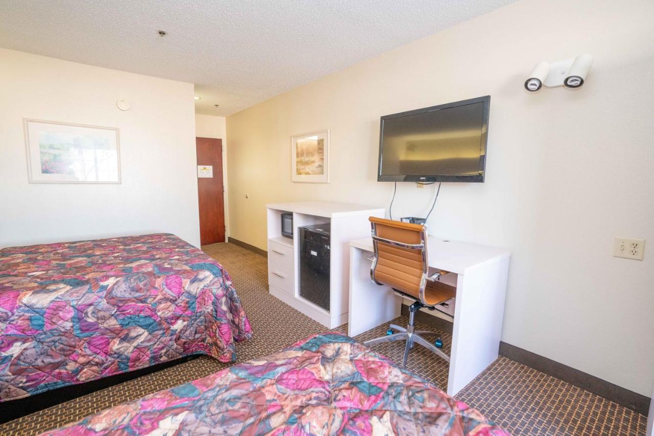 Regency & Dfw Hotel 3*