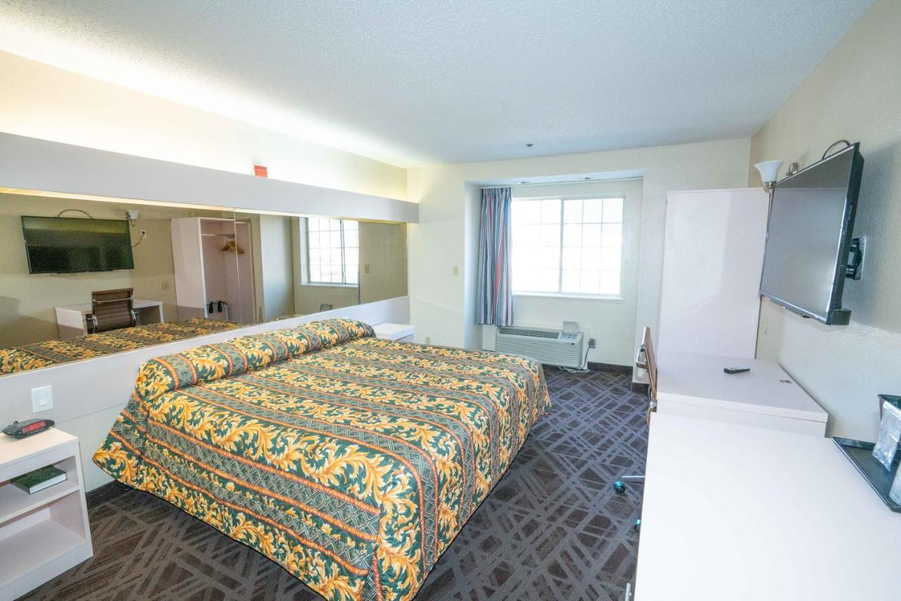 Regency & Dfw Hotel 3*