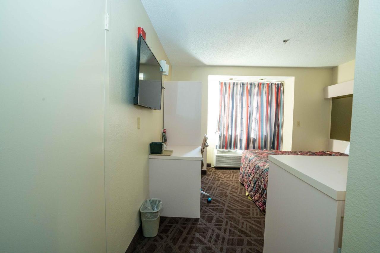 Hotel Regency & Dfw 3*