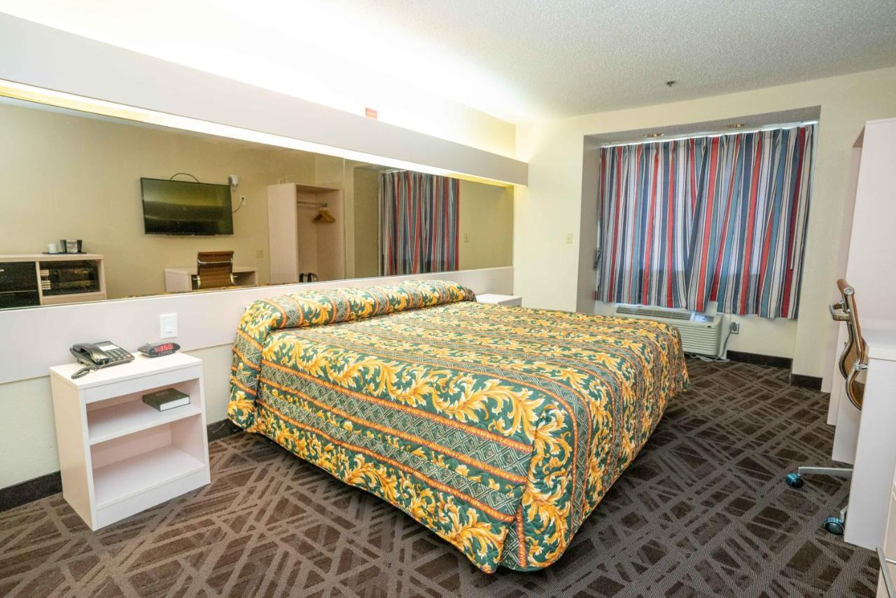 Regency & Dfw 3*